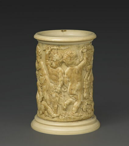 Cylindre : douze putti jouant avec deux chèvres, image 4/11