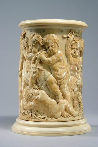 Cylindre : douze putti jouant avec deux chèvres, image 5/11