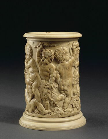 Cylindre : douze putti jouant avec deux chèvres, image 7/11