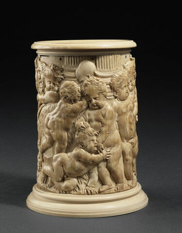 Cylindre : douze putti jouant avec deux chèvres, image 10/11