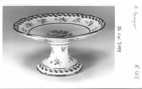 Compotier sur pied bas à bords contournés, d'une série de quatre (R 560, 561, 562, 563), d'un service de table (R 550 à 675), image 4/4