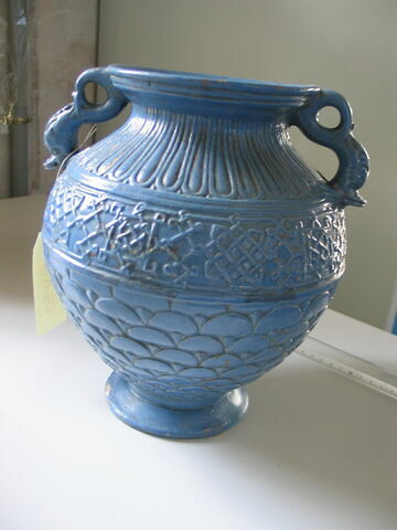 Vase ovoïde à deux anses en forme de dauphins, image 5/5