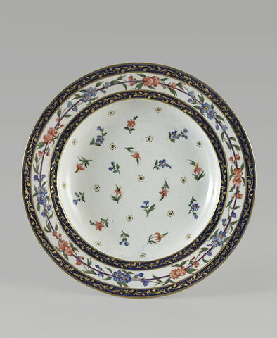 Assiette creuse, d'une série de douze (R 700 à 711), image 5/5