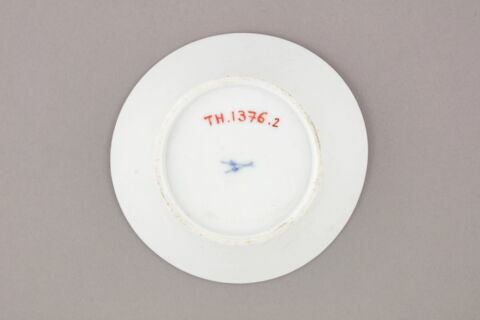 Tasse et sa soucoupe, d'une paire (TH 1375), image 2/6