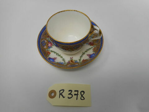 Pièce d'un déjeuner de cinq pièces : tasse et soucoupe, image 4/9