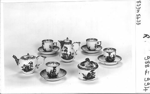 Tasse et soucoupe d'un service composé de sept pièces (R 988 à R 994), image 6/6