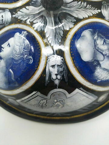 Coupe couverte : Jupiter entre Vénus et Mercure, image 2/7
