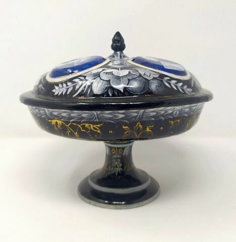 Coupe couverte : Jupiter entre Vénus et Mercure, image 1/7