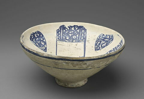Grande coupe circulaire conique, image 2/3