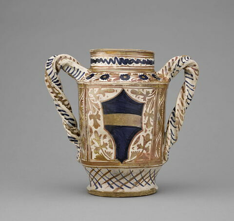 Vase à deux anses torsadées :  armoiries des Baglioni de Pérouse, image 1/3