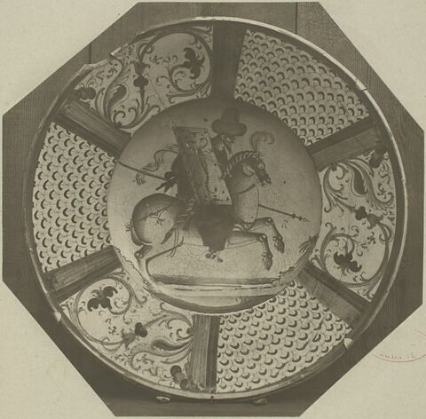 Plat rond : cavalier ; armoiries sur le bouclier, image 3/3