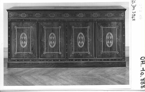 Bas de bibliothèque à quatre vantaux du cabinet de travail du duc d'Orléans aux Tuileries, image 3/3