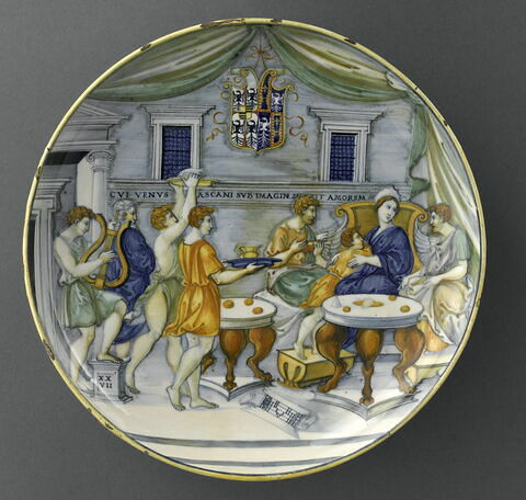 Coupe ronde : le Festin de Didon et Énée ; armoiries d'Isabelle d'Este-Gonzague, marquise de Mantoue (1474-1539). Service d'Isabelle d'Este