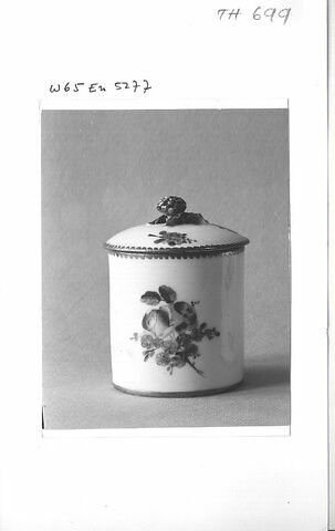 Pot à pommade en porcelaine, d'une paire, image 1/1