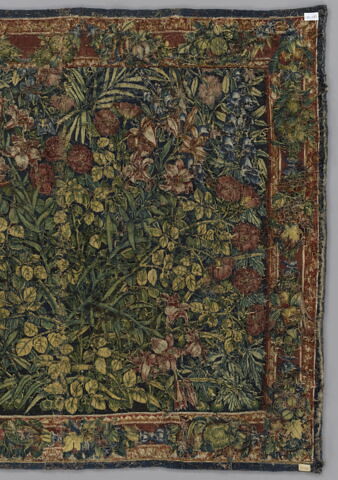 Verdure à fleurs et feuillages, d’une tenture de six pièces, image 3/6