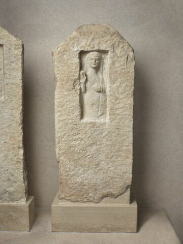 stèle ; objet funéraire