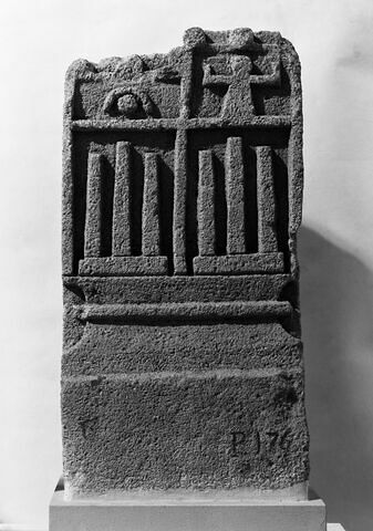 stèle ; objet votif, image 3/3