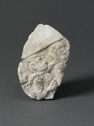relief  ; masse d'armes, image 3/3