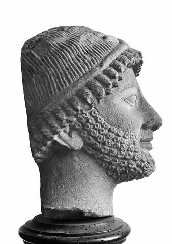 statue, image 3/3