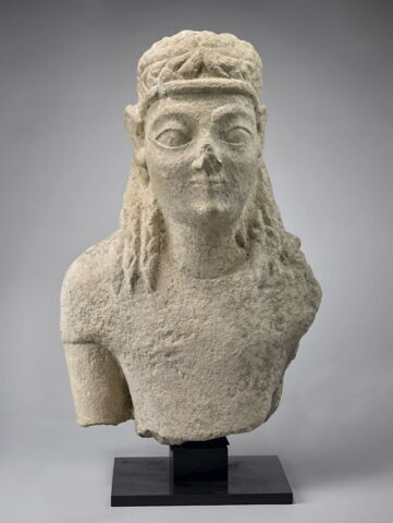 statue