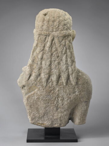 statue, image 2/9