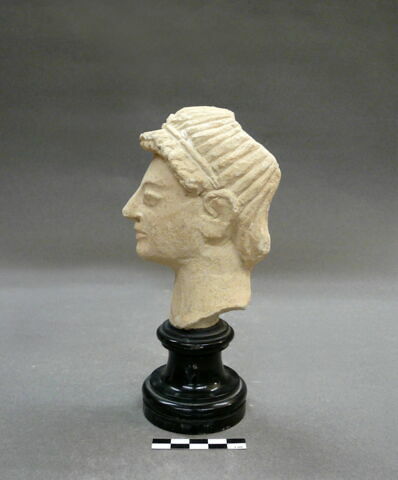 statue, image 2/2
