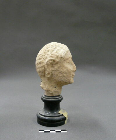 statue, image 2/2