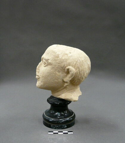 statue, image 2/2
