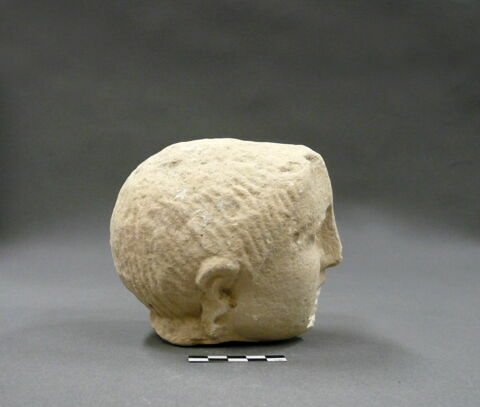statue, image 2/2