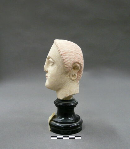 statue, image 2/2