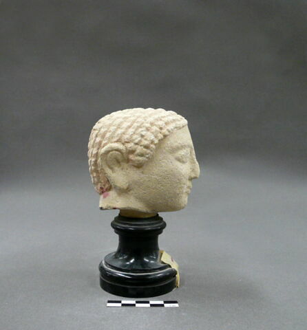 statue, image 2/2