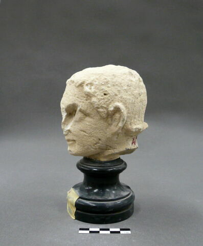 statue, image 2/2