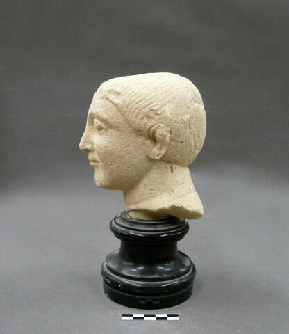 statue, image 2/2