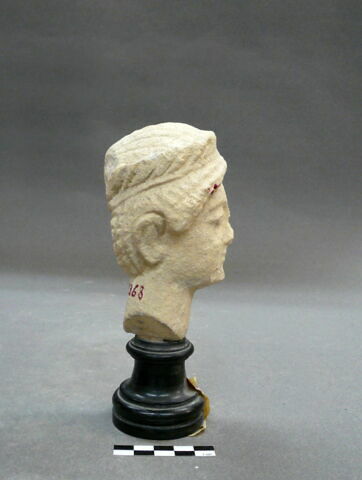 statue, image 2/2