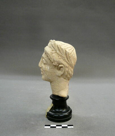 statue, image 2/4