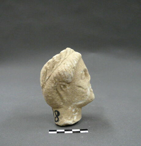 statue, image 2/2