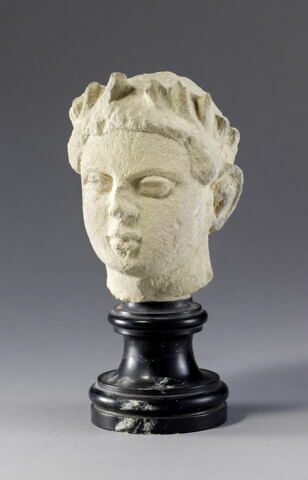 statue, image 2/6