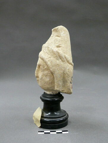 statue, image 2/2