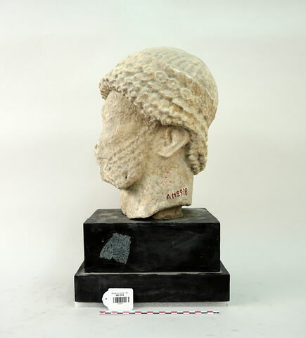 statue, image 2/4
