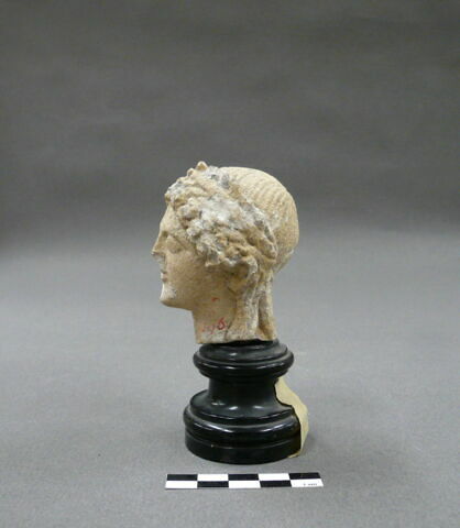 statue, image 2/2