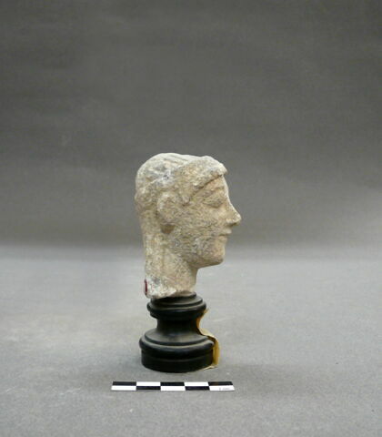 statue, image 2/2