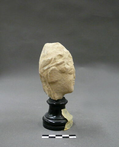 statue, image 2/2