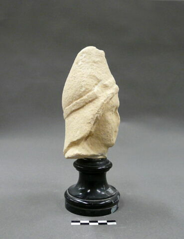 statue, image 2/2