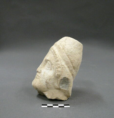 statue, image 2/2