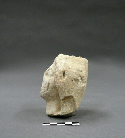 statue, image 2/2