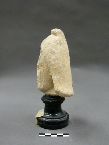 statue, image 2/2