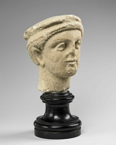 statue, image 2/5