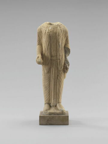 statue