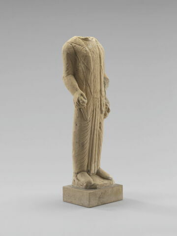 statue, image 2/4