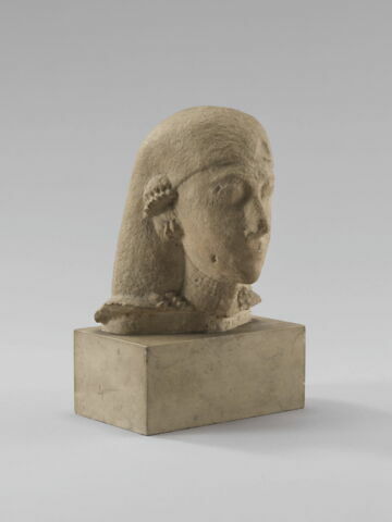 statue, image 2/4